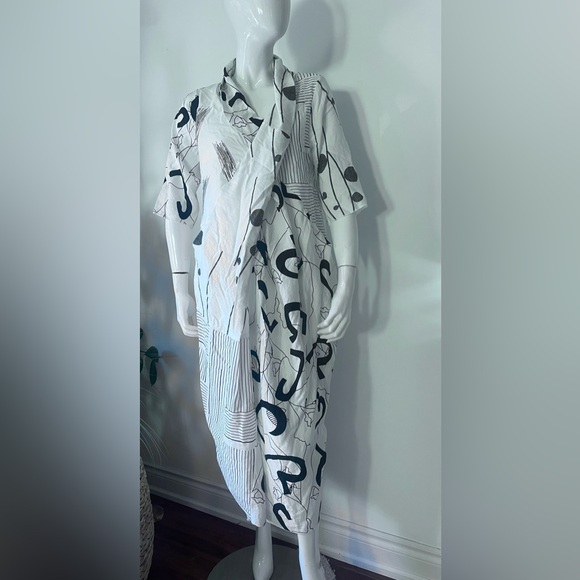 Minkas Black and White  dress abstract print - Picture 5 of 9